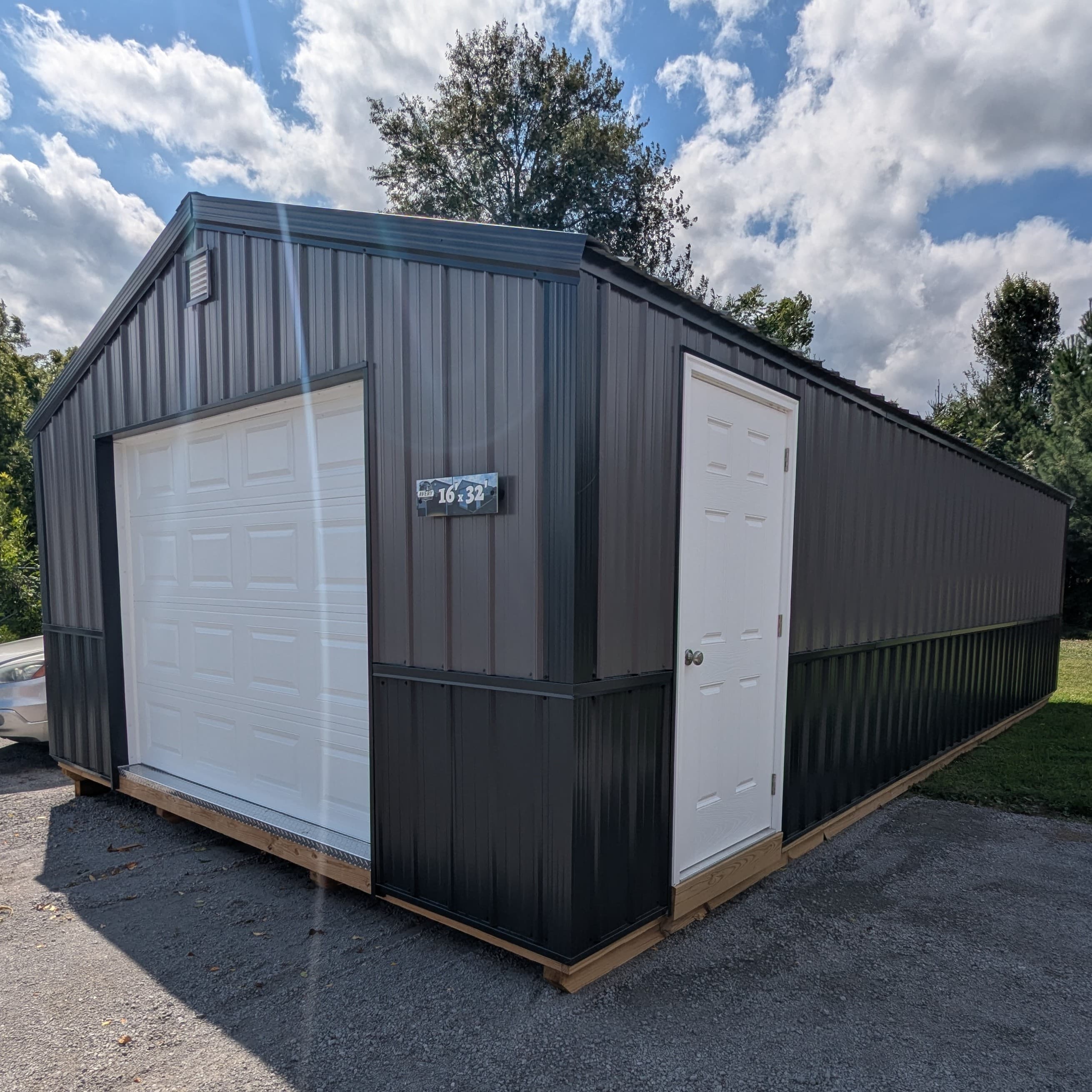 #4228 - Standard Garage 16 x 32